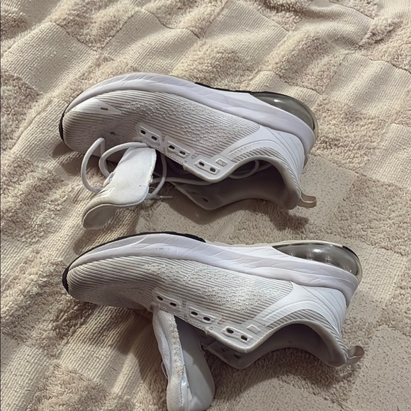 Avia White Athletic Shoes Low-Top Mesh Design - Picture 8 of 8